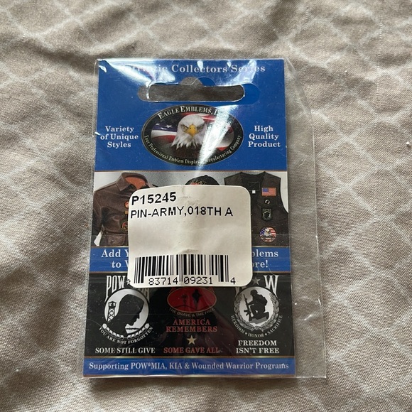 Army pin - Picture 3 of 3